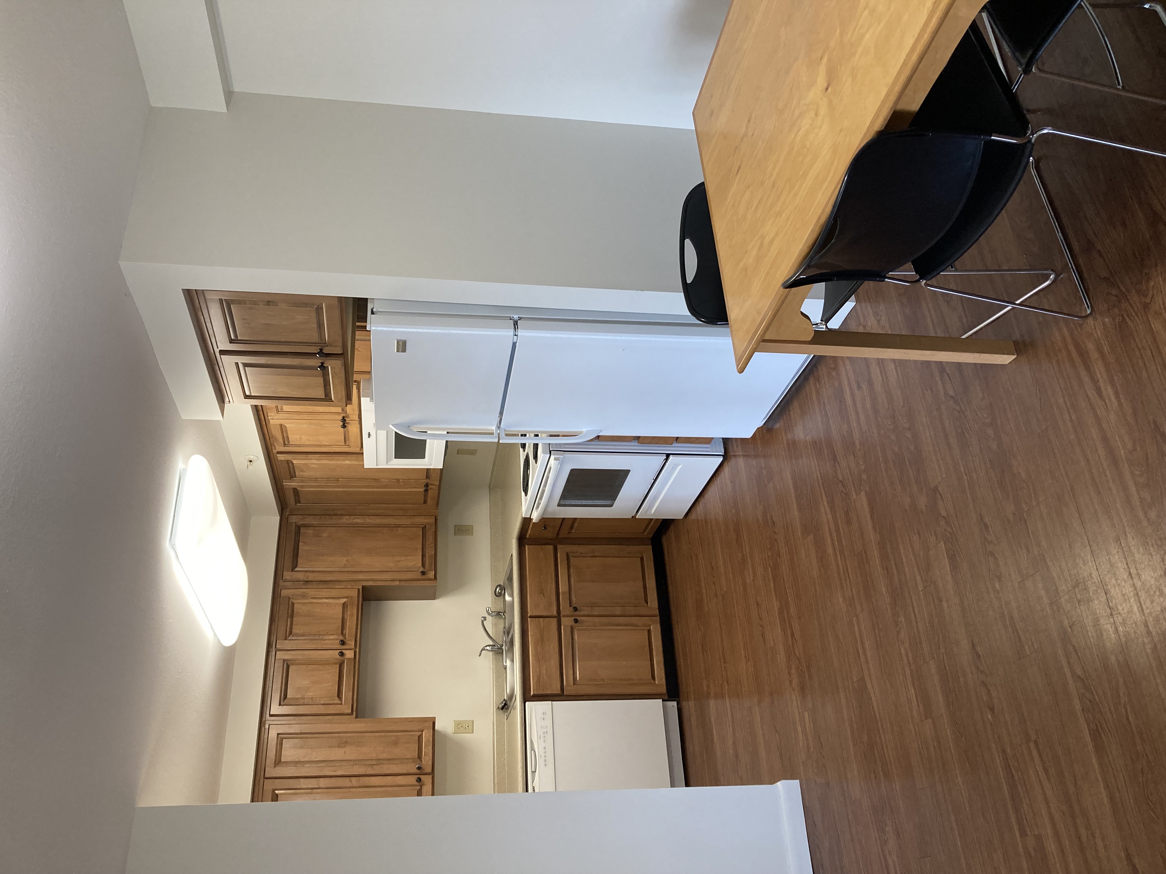Kitchen & Dining