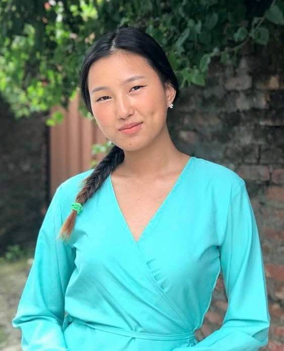A professional photo of Shima, our graduate intern