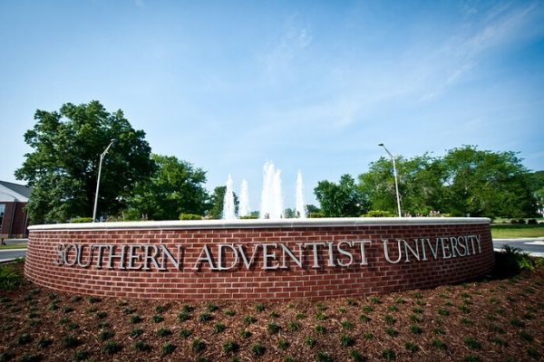 Fountain in traffic circle with Southern sign